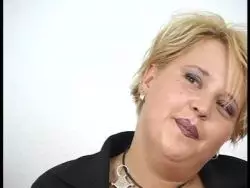 Ralliger Stecher bekommt ein Blowjob von heißer BBW