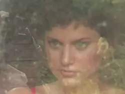 Im Freien wird der willigen Nutte die Fotze gevögelt