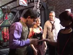 Lüsterne Schlampen in Reizwäsche werden in die nassen Mösen gerammelt